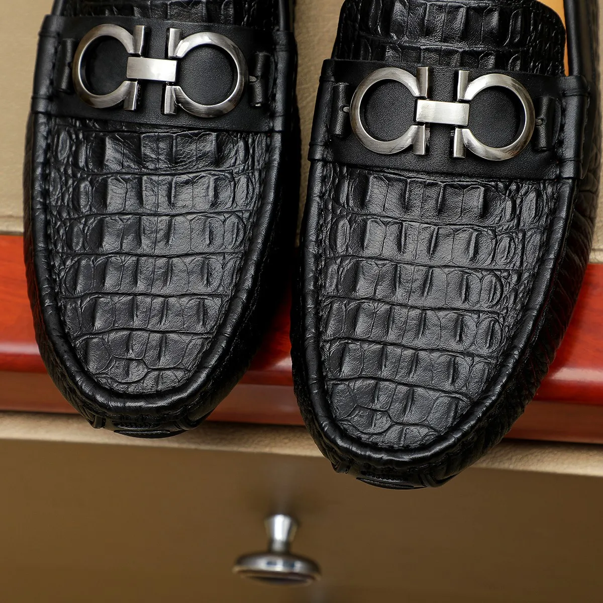 Men's shoes 💰360 🕷🕷【Ferragamo】Ferragamo Popular fashionable casual slip-on shoes🇨🇳Official website counter 1:1 production, original mold opening💯Good quality visible, imported high-end first-layer calfskin, luxurious pigskin lining🌿Very clear texture, high-quality waterproof, non-slip and wear-resistant outsole🎋High quality and low price, truly handmade🍓Color, code number 38-45